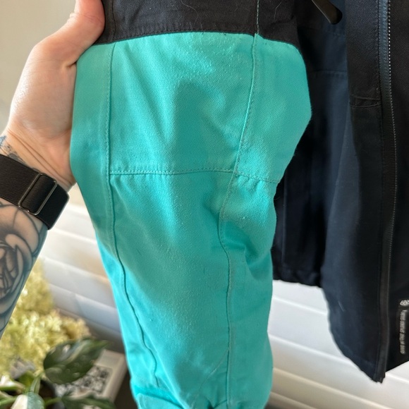 686 ski jacket - Picture 8 of 11